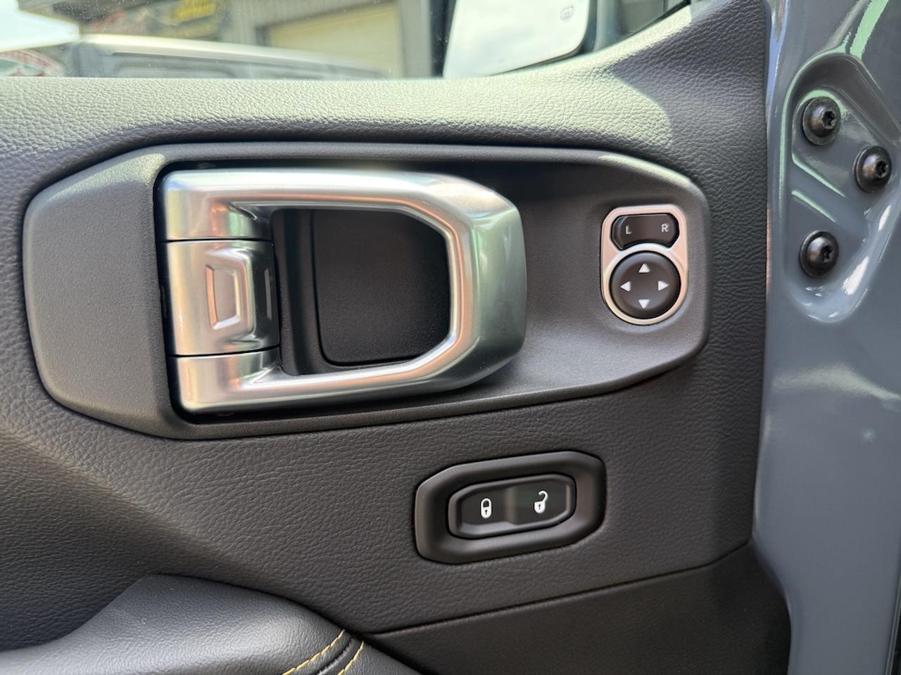 2026 Jeep Wrangler SAHARA 4X4 Photo