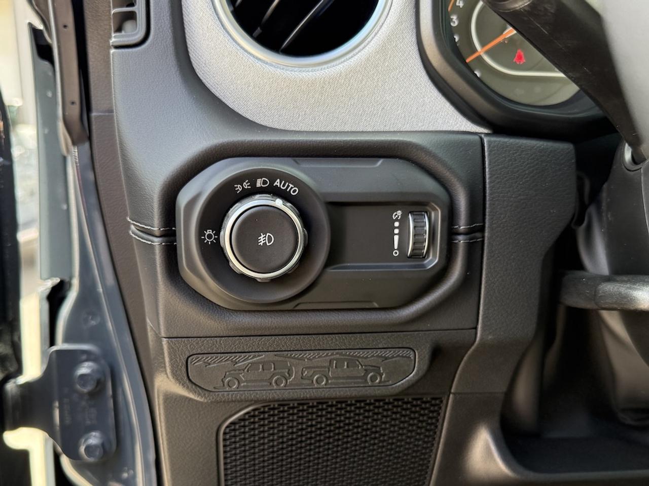 2026 Jeep Wrangler SAHARA 4X4 Photo