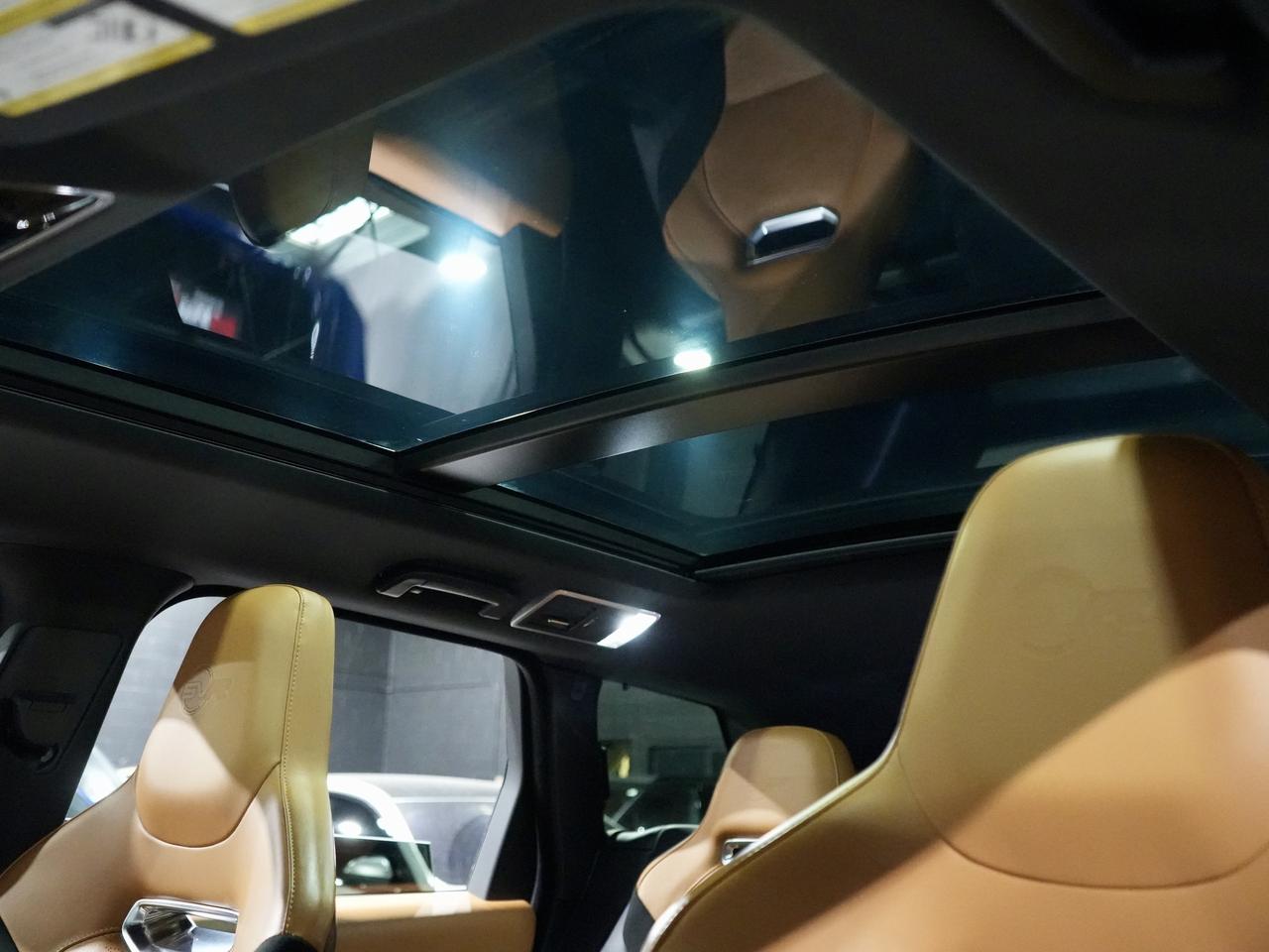2022 Land Rover Range Rover Sport V8 Supercharged SVR BRITISH RACING GREEN|HUD Photo