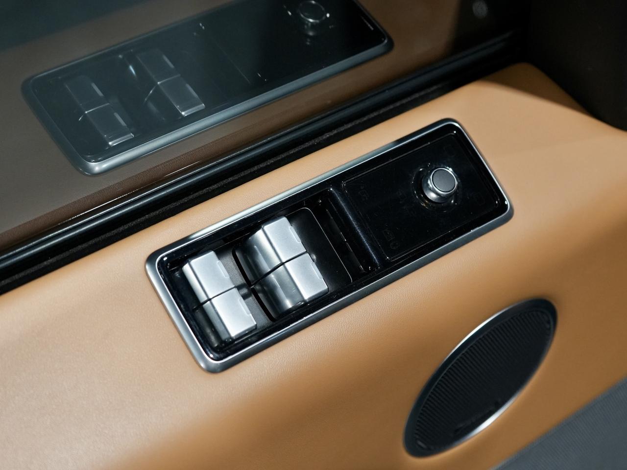 2022 Land Rover Range Rover Sport V8 Supercharged SVR BRITISH RACING GREEN|HUD Photo