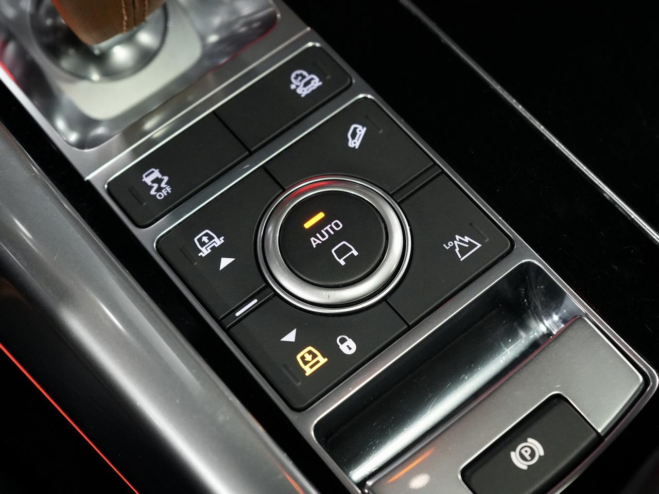 2022 Land Rover Range Rover Sport V8 Supercharged SVR BRITISH RACING GREEN|HUD Photo