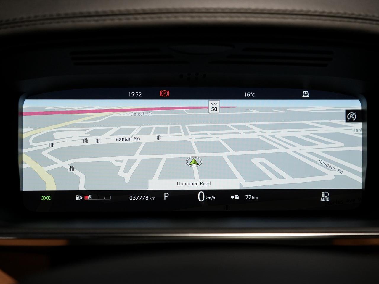 2022 Land Rover Range Rover Sport V8 Supercharged SVR BRITISH RACING GREEN|HUD Photo