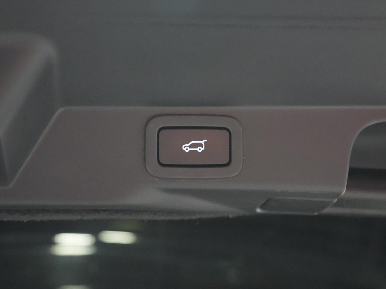 2022 Land Rover Range Rover Sport V8 Supercharged SVR BRITISH RACING GREEN|HUD Photo
