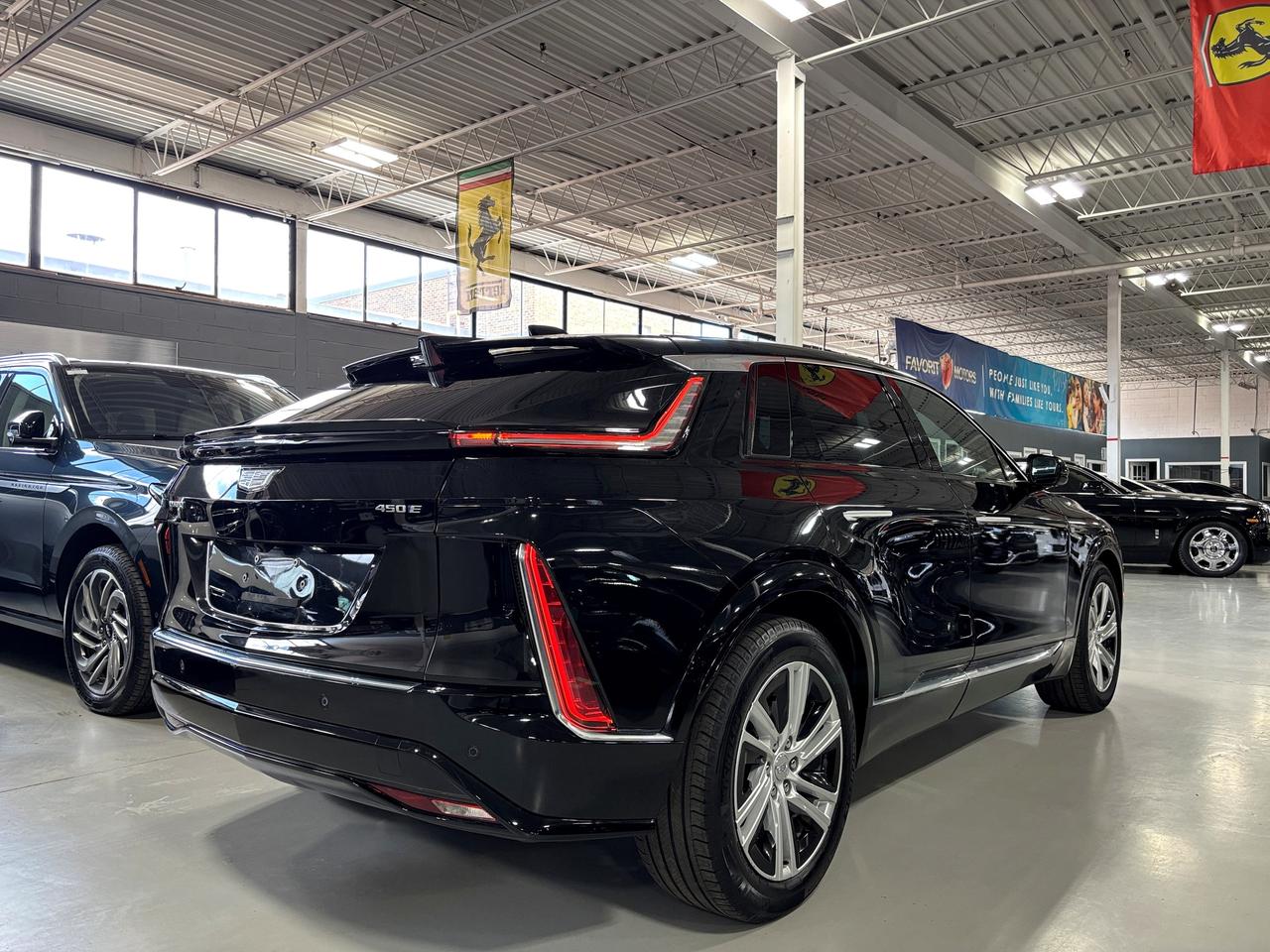 2024 Cadillac LYRIQ Tech|1SA|RWD|CLUSTERNAV|FULLPANOROOF|LEATHER|CAM|+ Photo