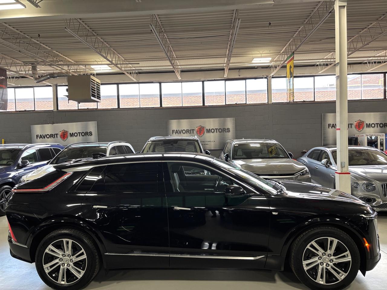 2024 Cadillac LYRIQ Tech|1SA|RWD|CLUSTERNAV|FULLPANOROOF|LEATHER|CAM|+ Photo3