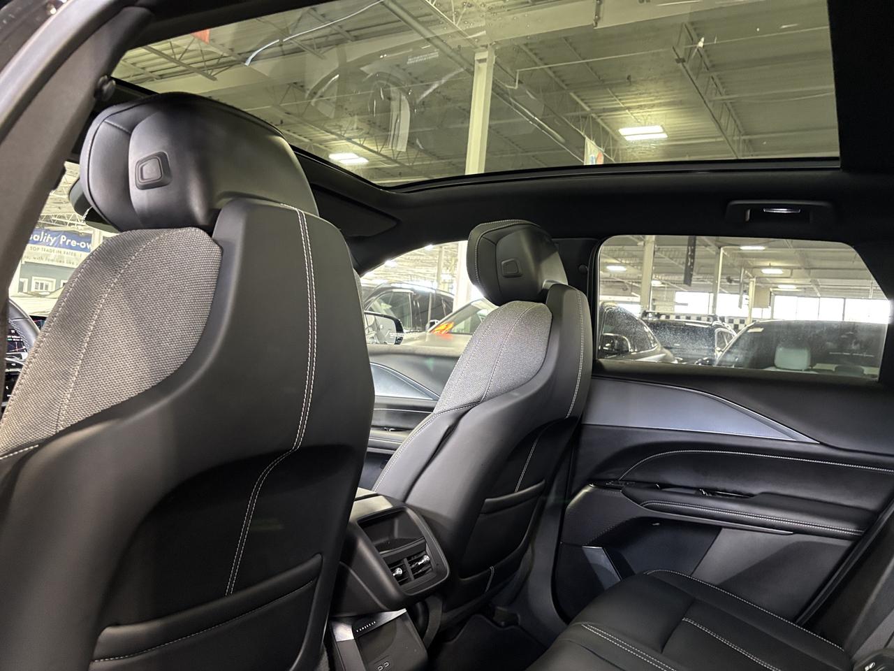 2024 Cadillac LYRIQ Tech|1SA|RWD|CLUSTERNAV|FULLPANOROOF|LEATHER|CAM|+ Photo