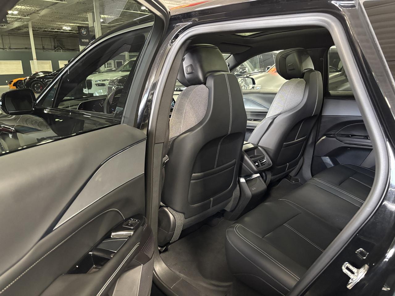 2024 Cadillac LYRIQ Tech|1SA|RWD|CLUSTERNAV|FULLPANOROOF|LEATHER|CAM|+ Photo