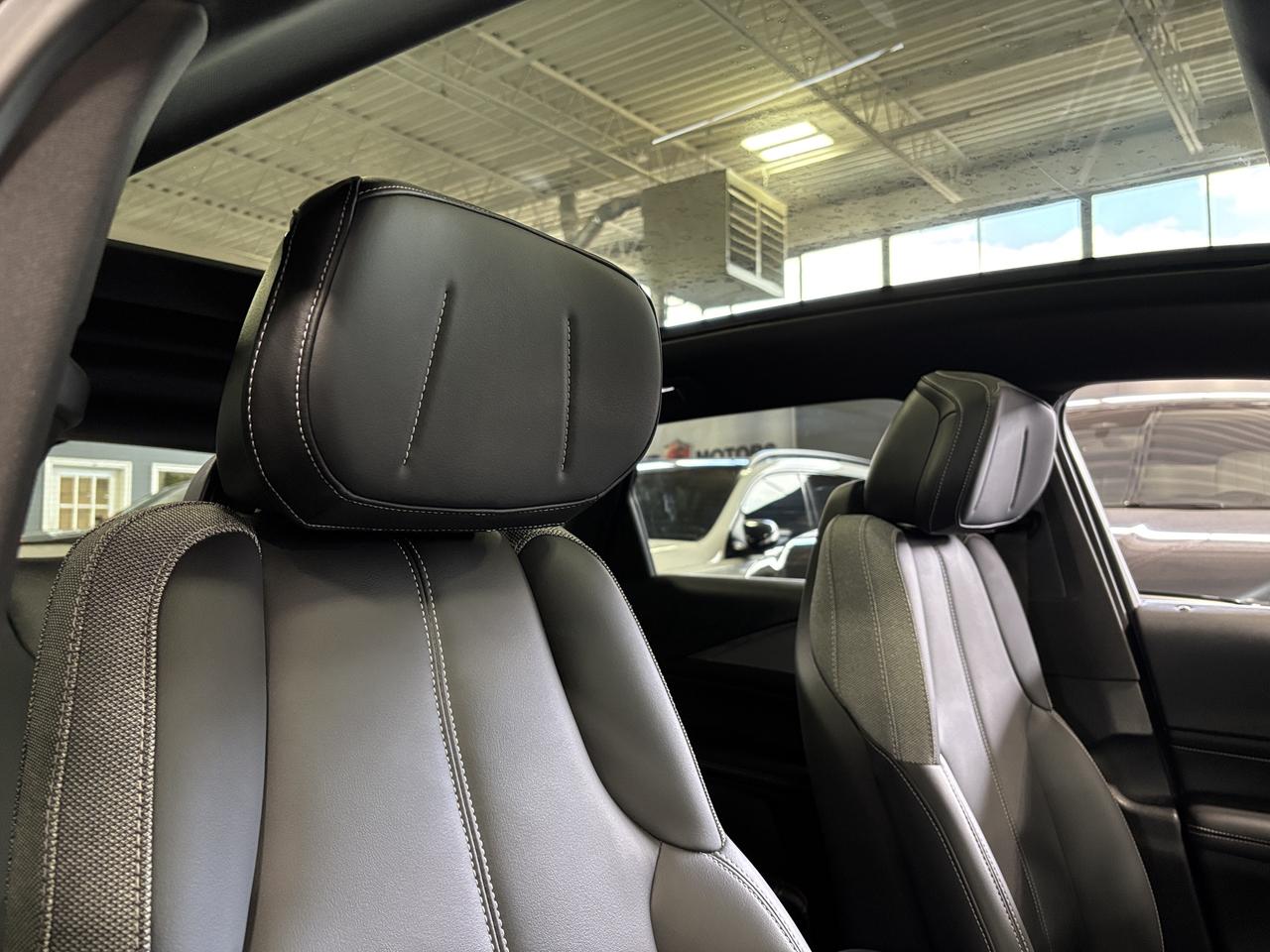 2024 Cadillac LYRIQ Tech|1SA|RWD|CLUSTERNAV|FULLPANOROOF|LEATHER|CAM|+ Photo