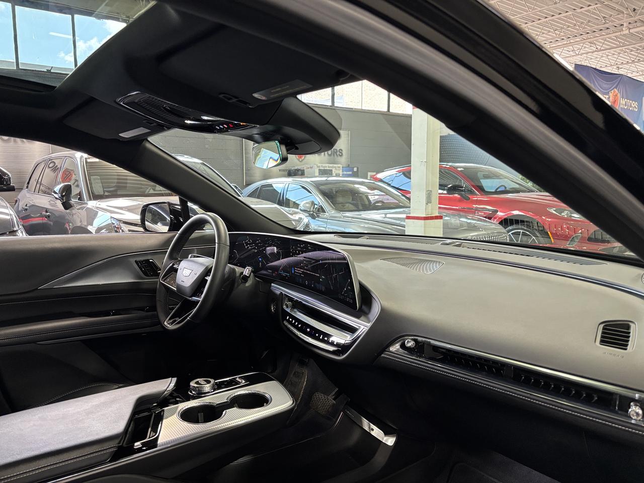 2024 Cadillac LYRIQ Tech|1SA|RWD|CLUSTERNAV|FULLPANOROOF|LEATHER|CAM|+ Photo