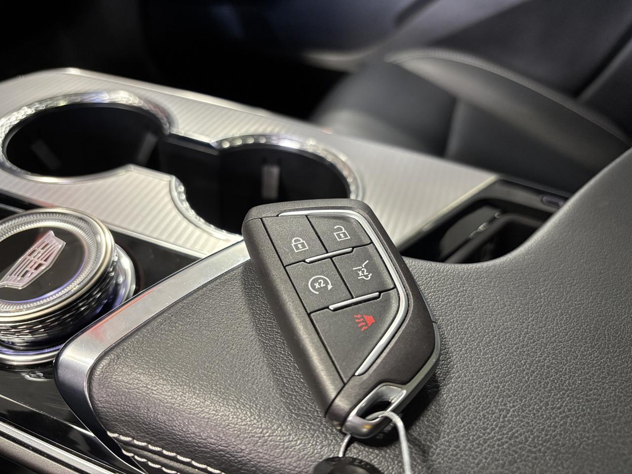 2024 Cadillac LYRIQ Tech|1SA|RWD|CLUSTERNAV|FULLPANOROOF|LEATHER|CAM|+ Photo