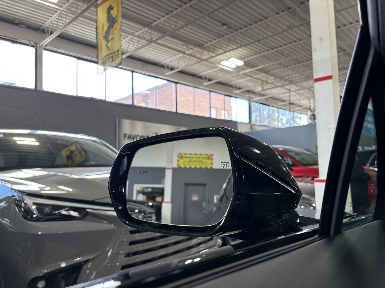 2024 Cadillac LYRIQ Tech|1SA|RWD|CLUSTERNAV|FULLPANOROOF|LEATHER|CAM|+ Photo
