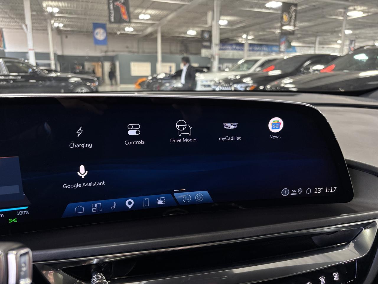 2024 Cadillac LYRIQ Tech|1SA|RWD|CLUSTERNAV|FULLPANOROOF|LEATHER|CAM|+ Photo