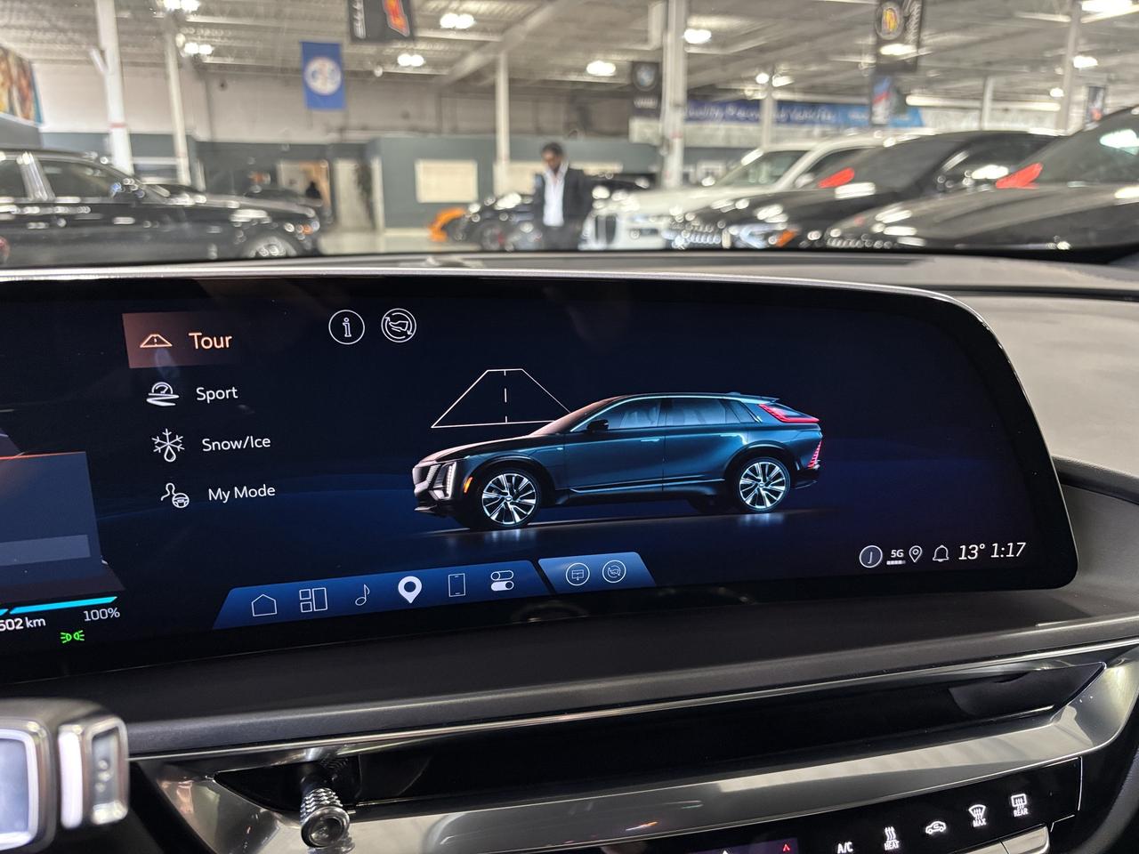 2024 Cadillac LYRIQ Tech|1SA|RWD|CLUSTERNAV|FULLPANOROOF|LEATHER|CAM|+ Photo