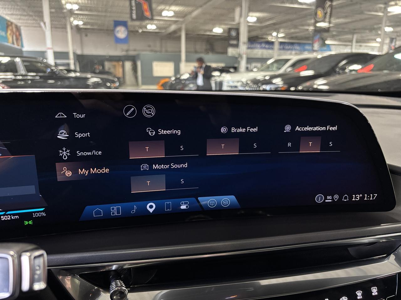2024 Cadillac LYRIQ Tech|1SA|RWD|CLUSTERNAV|FULLPANOROOF|LEATHER|CAM|+ Photo