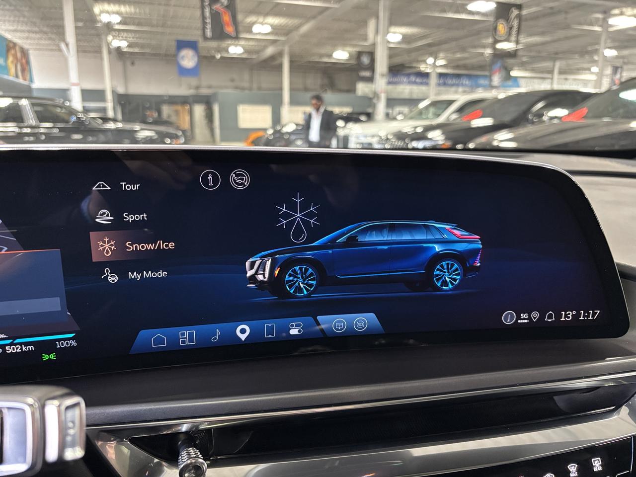 2024 Cadillac LYRIQ Tech|1SA|RWD|CLUSTERNAV|FULLPANOROOF|LEATHER|CAM|+ Photo