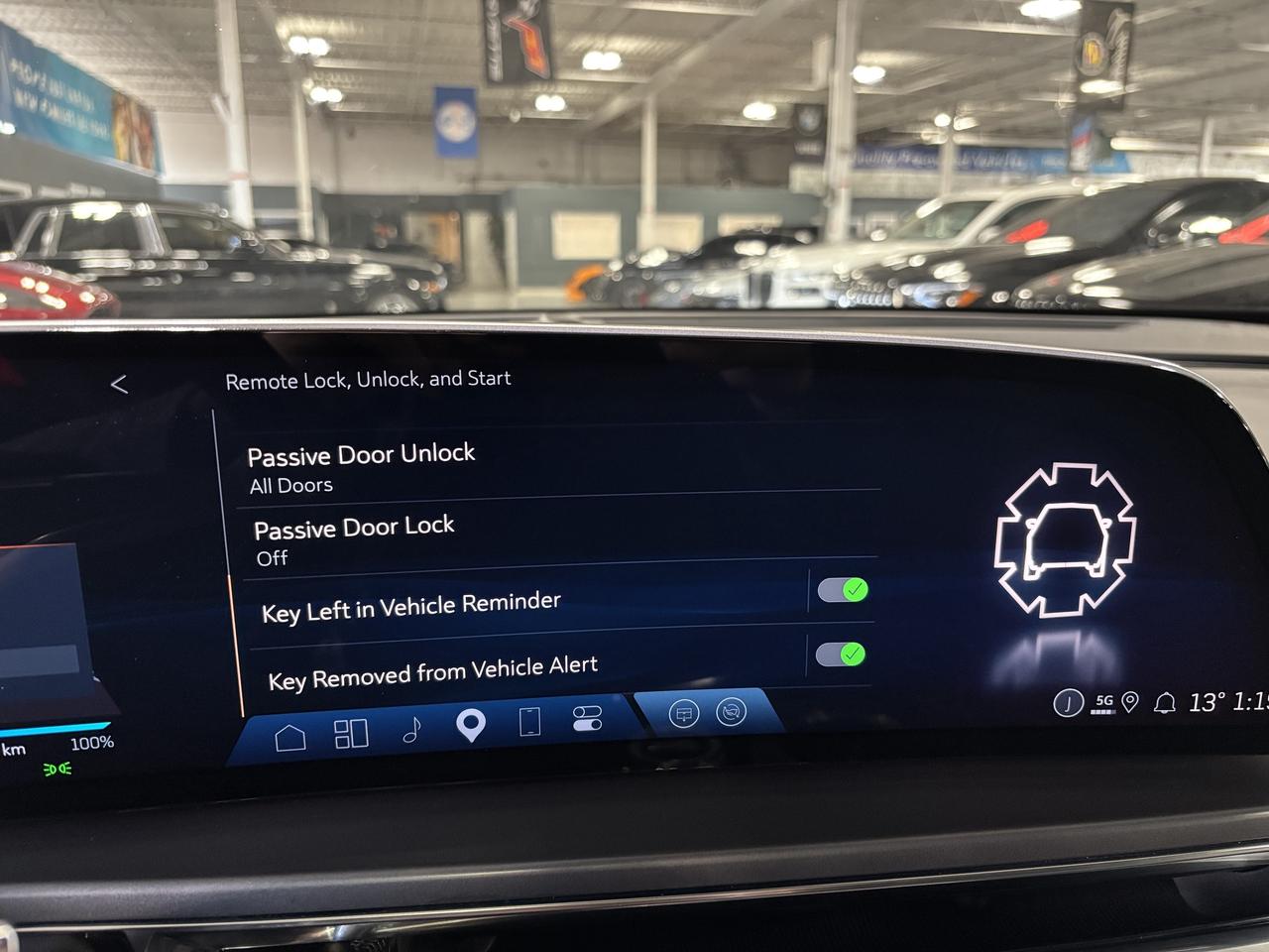 2024 Cadillac LYRIQ Tech|1SA|RWD|CLUSTERNAV|FULLPANOROOF|LEATHER|CAM|+ Photo