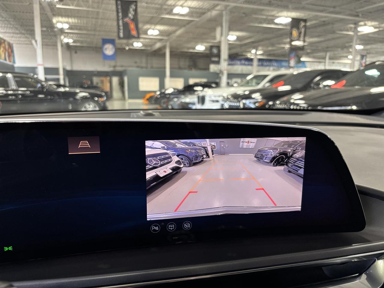 2024 Cadillac LYRIQ Tech|1SA|RWD|CLUSTERNAV|FULLPANOROOF|LEATHER|CAM|+ Photo