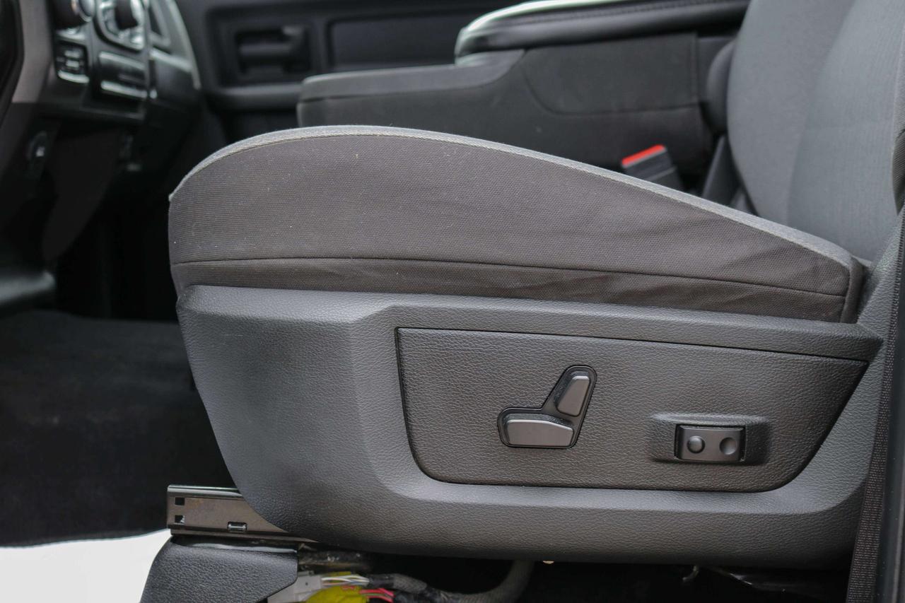 2023 RAM 1500 Classic Express 4x4 Crew Cab 5'7  Box | 1 KEY FOB | REMOTE Photo