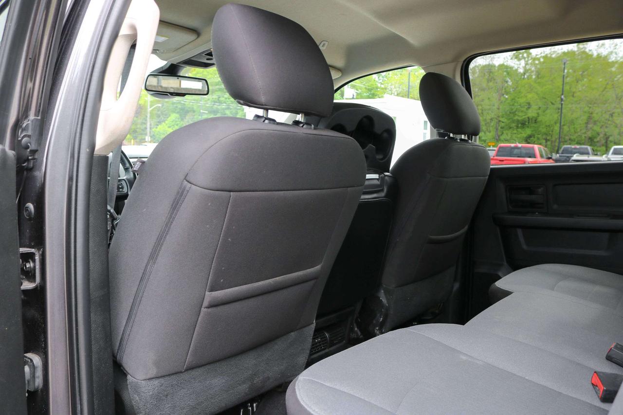 2023 RAM 1500 Classic Express 4x4 Crew Cab 5'7  Box | 1 KEY FOB | REMOTE Photo