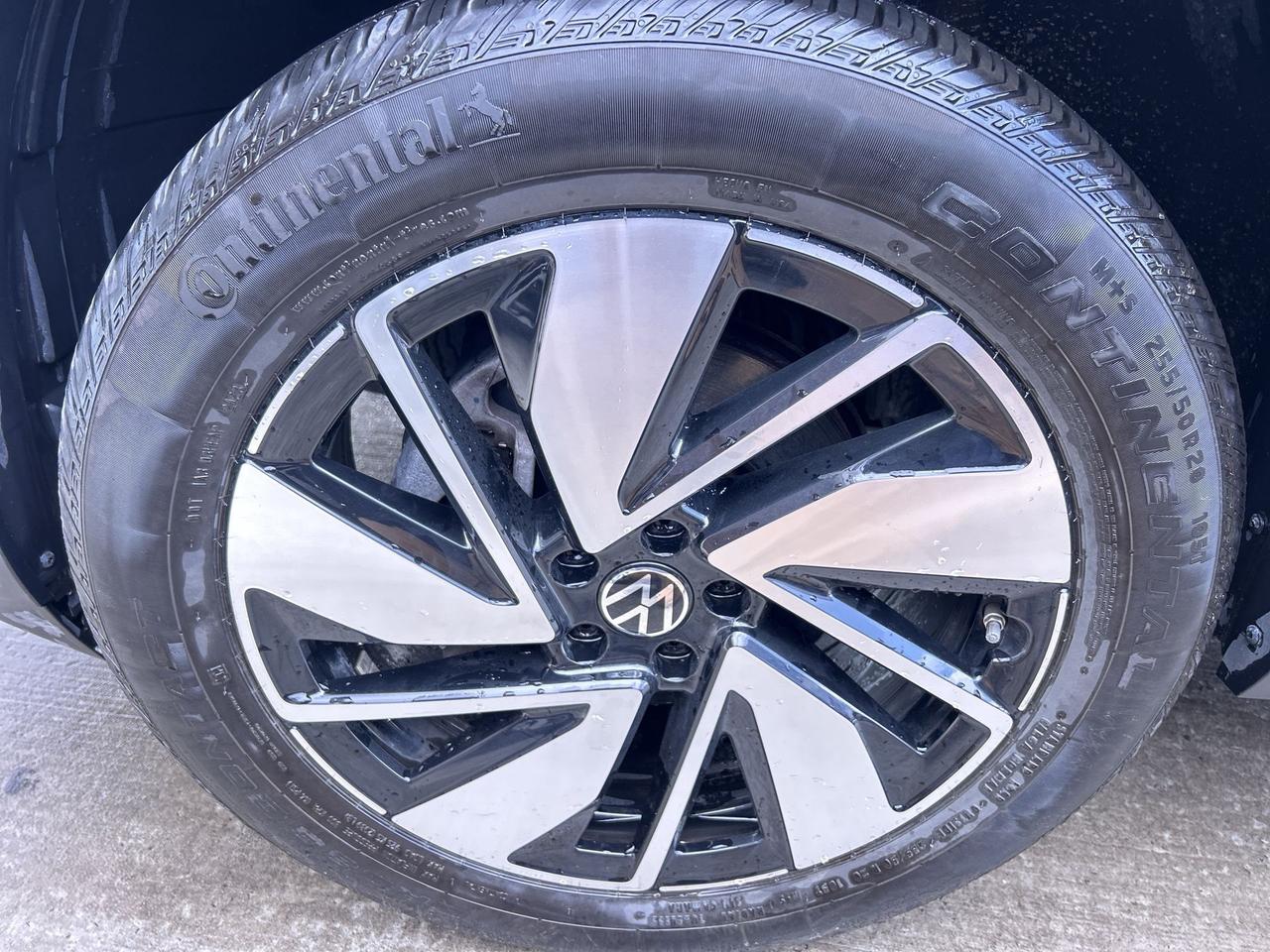 2024 Volkswagen Atlas JUST LANDED Photo