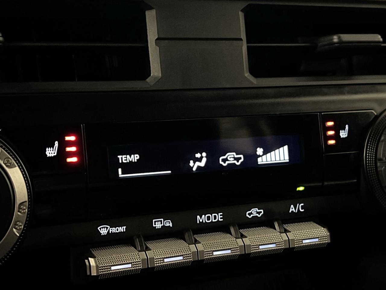 2024 Toyota Tacoma SR5 4X4 | ONLY 13,000KMS! | HTD SEATS | CAPLAY Photo