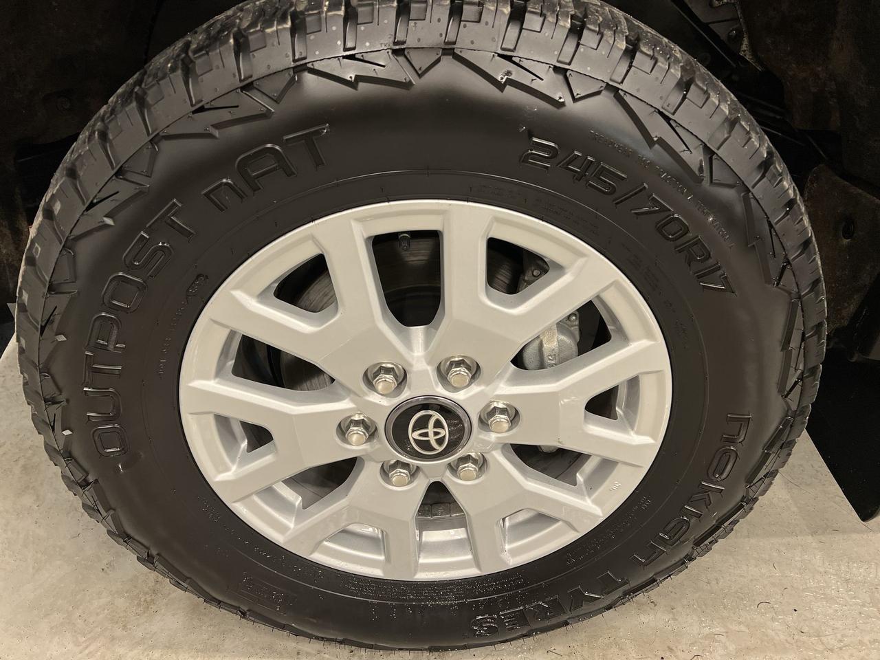 2024 Toyota Tacoma SR5 4X4 | ONLY 13,000KMS! | HTD SEATS | CAPLAY Photo