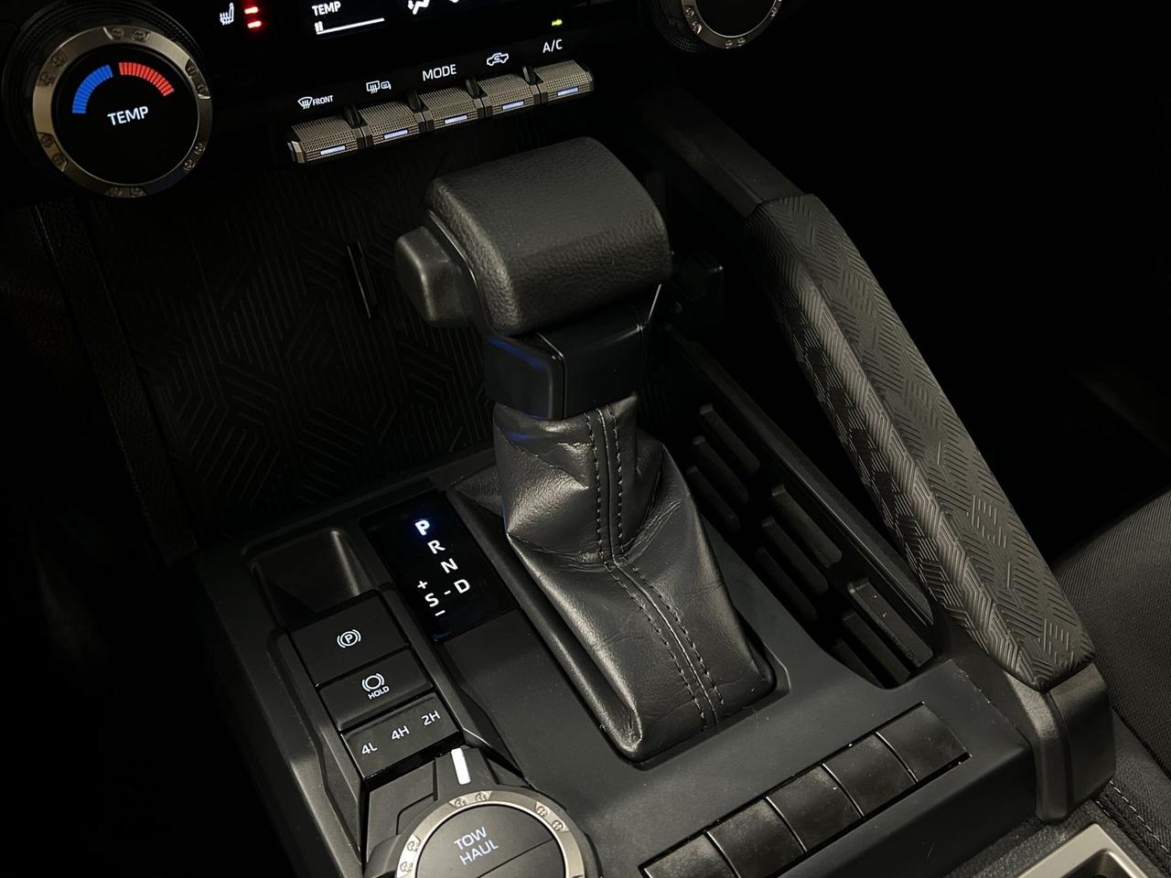 2024 Toyota Tacoma SR5 4X4 | ONLY 13,000KMS! | HTD SEATS | CAPLAY Photo
