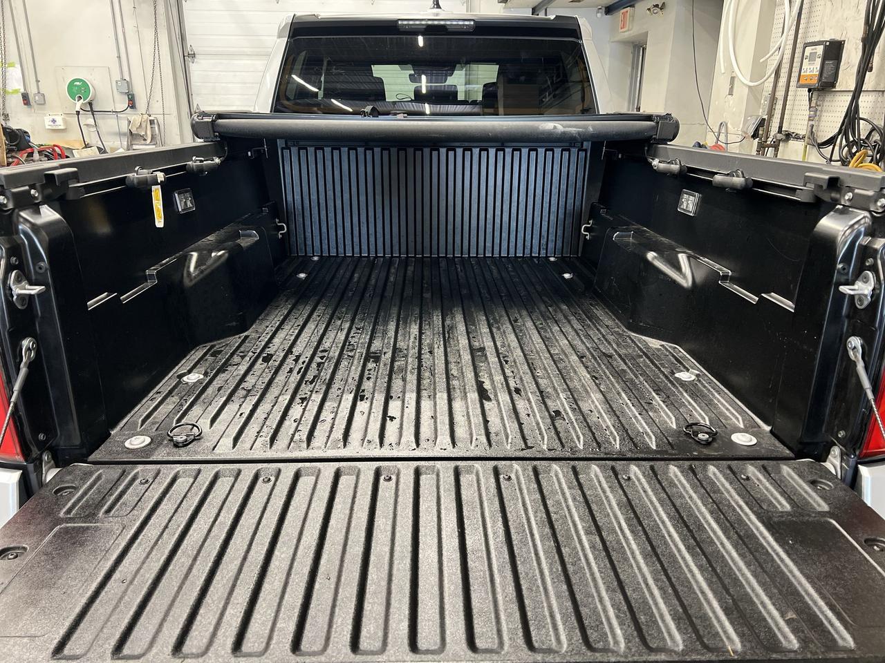 2024 Toyota Tacoma SR5 4X4 | ONLY 13,000KMS! | HTD SEATS | CAPLAY Photo