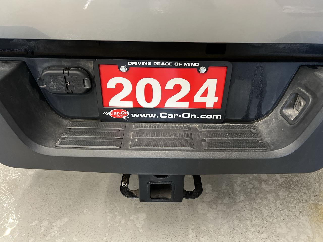 2024 Toyota Tacoma SR5 4X4 | ONLY 13,000KMS! | HTD SEATS | CAPLAY Photo