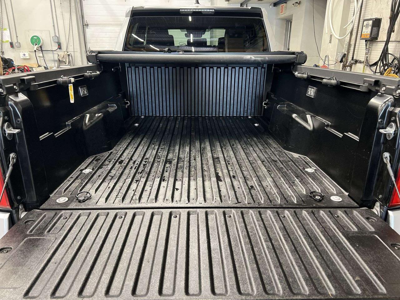 2024 Toyota Tacoma SR5 4X4 | ONLY 13,000KMS! | HTD SEATS | CAPLAY Photo