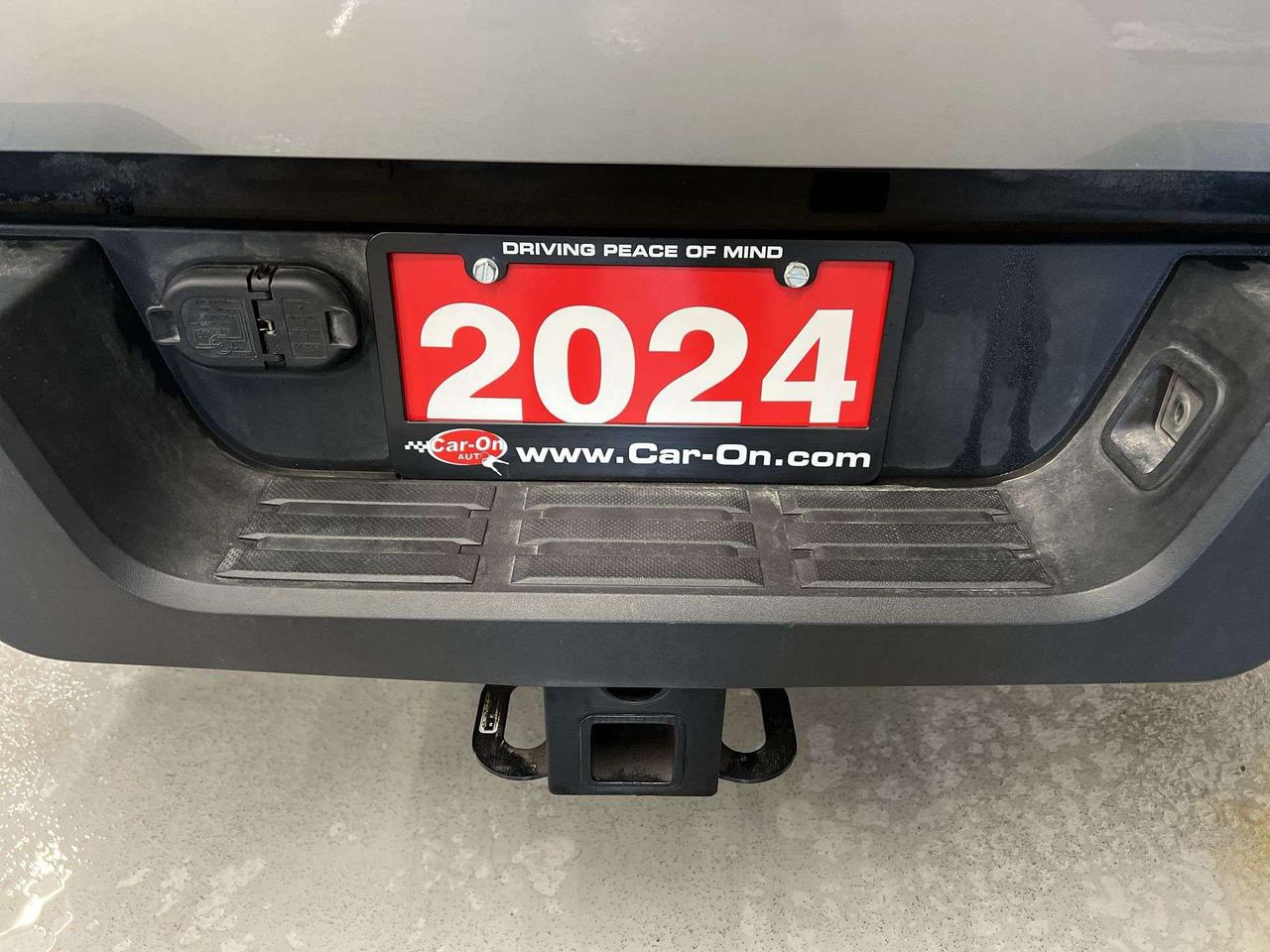 2024 Toyota Tacoma SR5 4X4 | ONLY 13,000KMS! | HTD SEATS | CAPLAY Photo