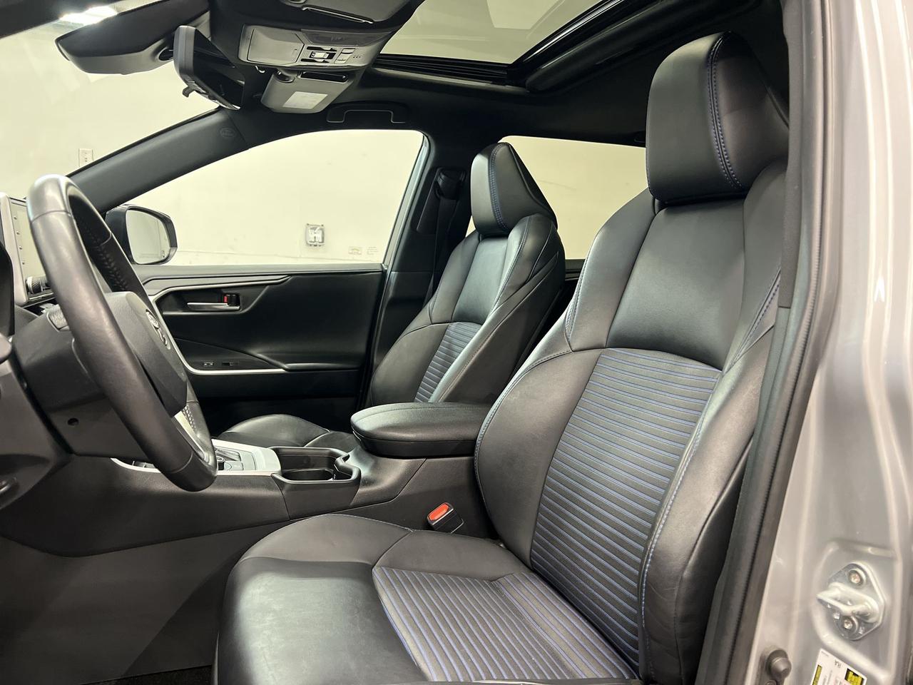 2021 Toyota RAV4 HYBRID XSE AWD | HTD LEATHER | SUNROOF | CARPLAY Photo