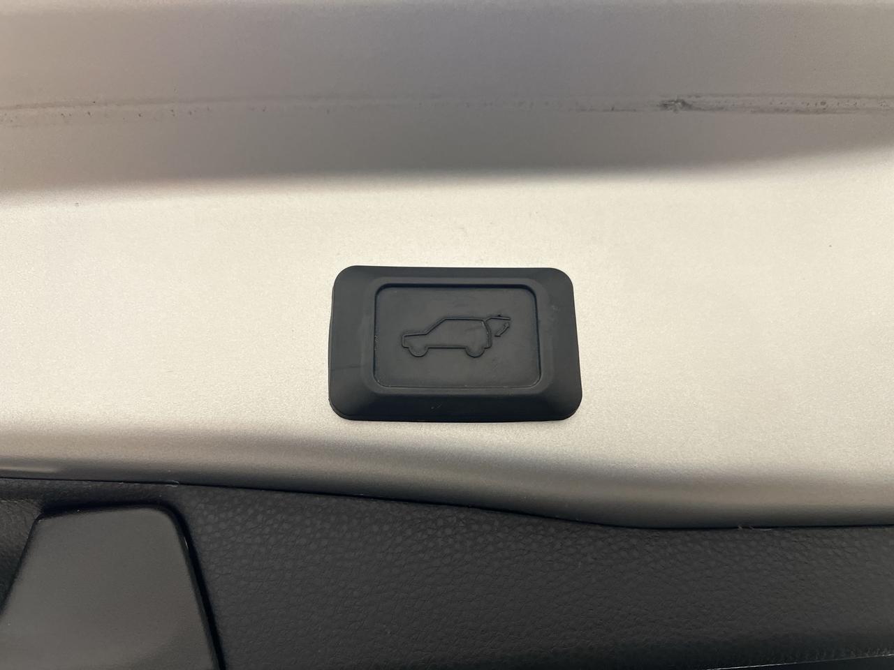 2021 Toyota RAV4 HYBRID XSE AWD | HTD LEATHER | SUNROOF | CARPLAY Photo