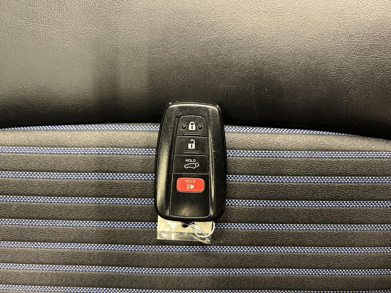 2021 Toyota RAV4 HYBRID XSE AWD | HTD LEATHER | SUNROOF | CARPLAY Photo
