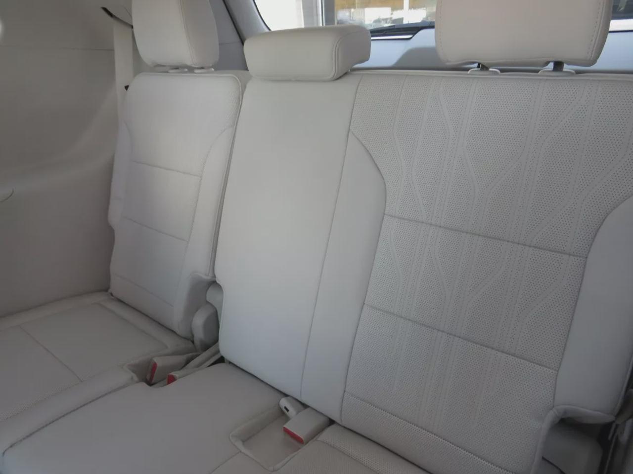 2026 Buick Enclave Avenir | Executive Driven!! | AWD | 7 Passenger | Leather | Sunroof | Navigation | Ambient Interior Lightning | Photo