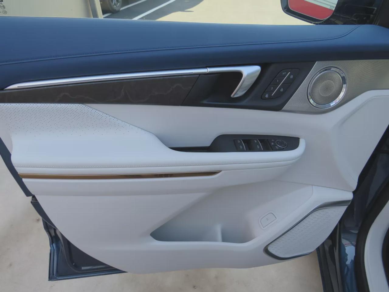 2026 Buick Enclave Avenir | Executive Driven!! | AWD | 7 Passenger | Leather | Sunroof | Navigation | Ambient Interior Lightning | Photo