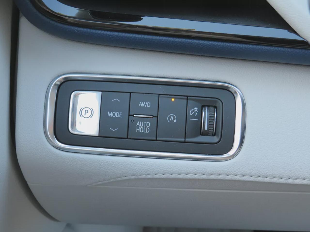 2026 Buick Enclave Avenir | Executive Driven!! | AWD | 7 Passenger | Leather | Sunroof | Navigation | Ambient Interior Lightning | Photo
