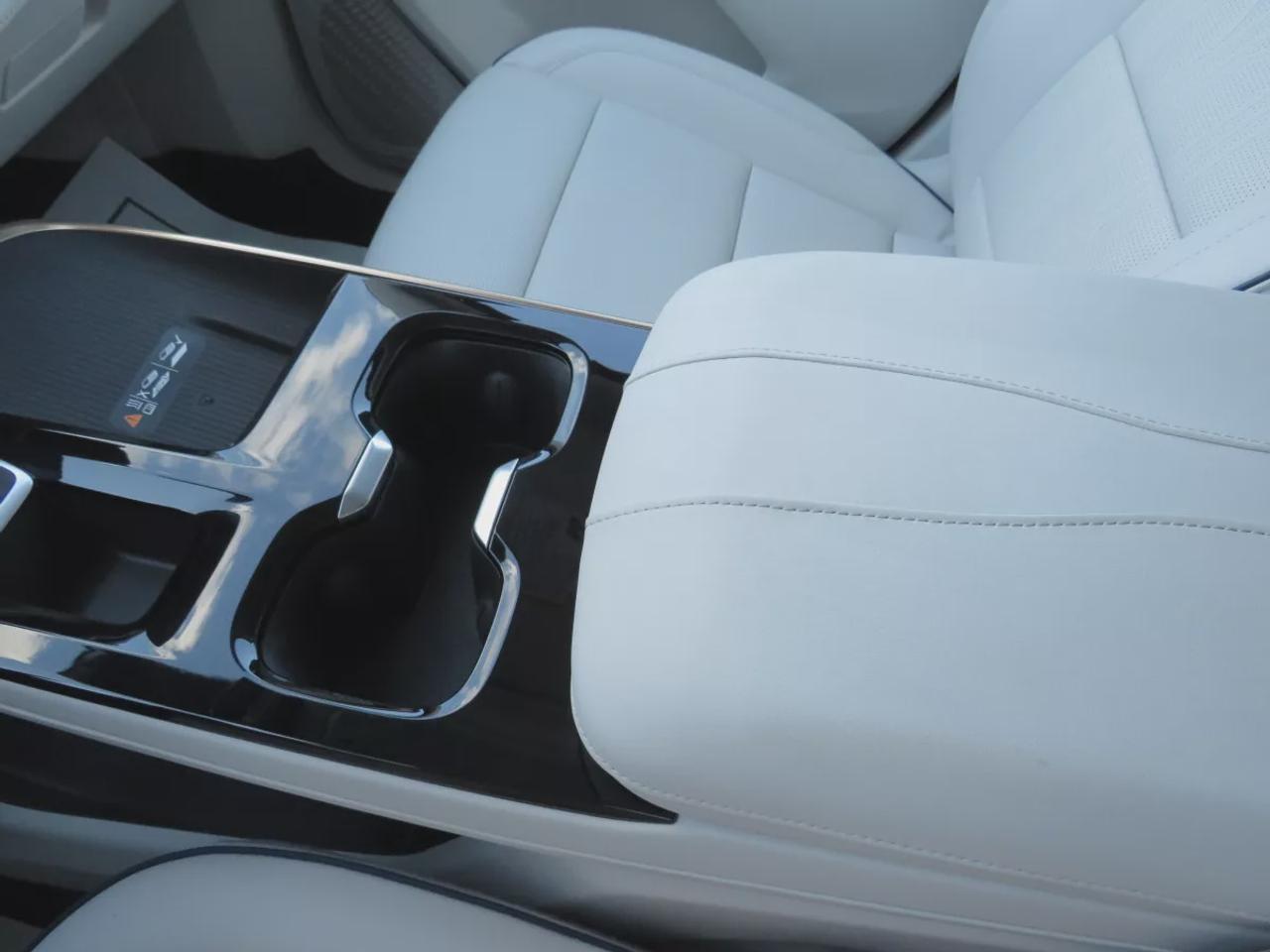 2026 Buick Enclave Avenir | Executive Driven!! | AWD | 7 Passenger | Leather | Sunroof | Navigation | Ambient Interior Lightning | Photo