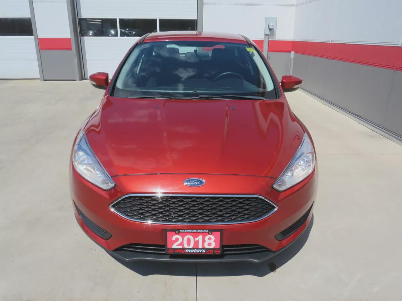 2018 Ford Focus SE | Clean Title No Accidents | Alloy Rims | Digital Touchscreen | Heated Seats | Reverse Camera | USB | Photo