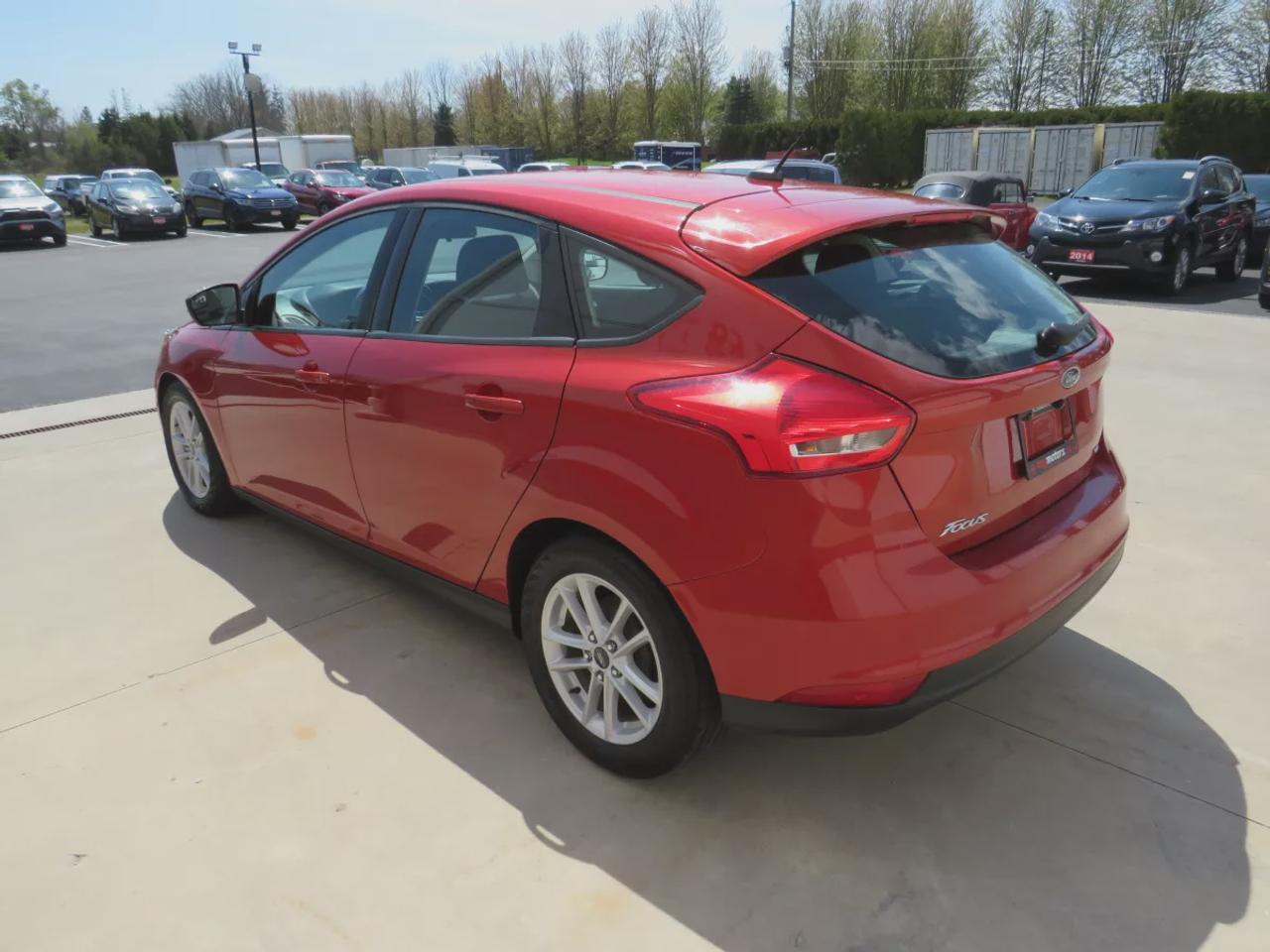 2018 Ford Focus SE | Clean Title No Accidents | Alloy Rims | Digital Touchscreen | Heated Seats | Reverse Camera | USB | Photo