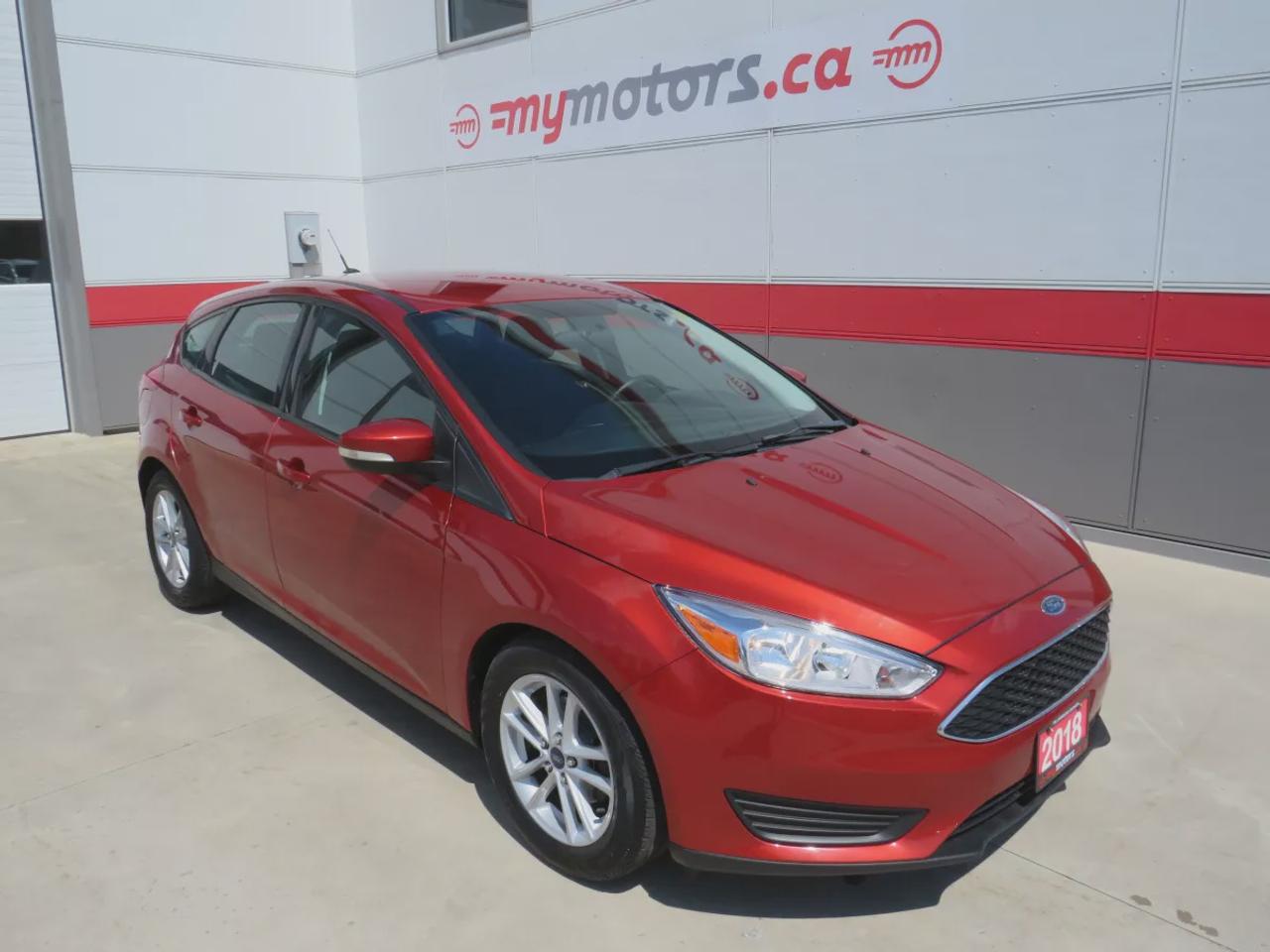 2018 Ford Focus SE | Clean Title No Accidents | Alloy Rims | Digital Touchscreen | Heated Seats | Reverse Camera | USB | Photo