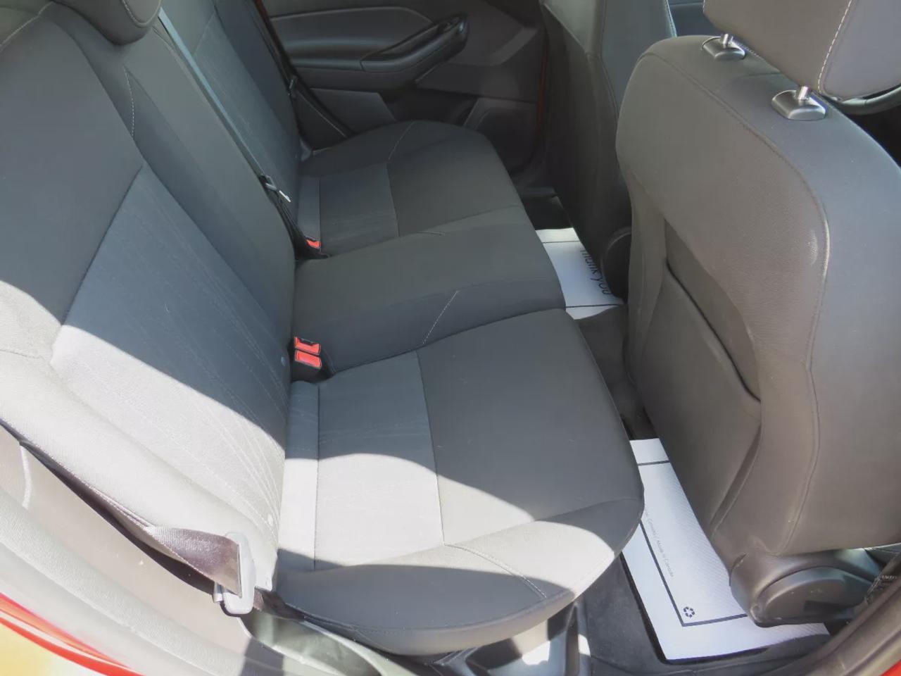 2018 Ford Focus SE | Clean Title No Accidents | Alloy Rims | Digital Touchscreen | Heated Seats | Reverse Camera | USB | Photo