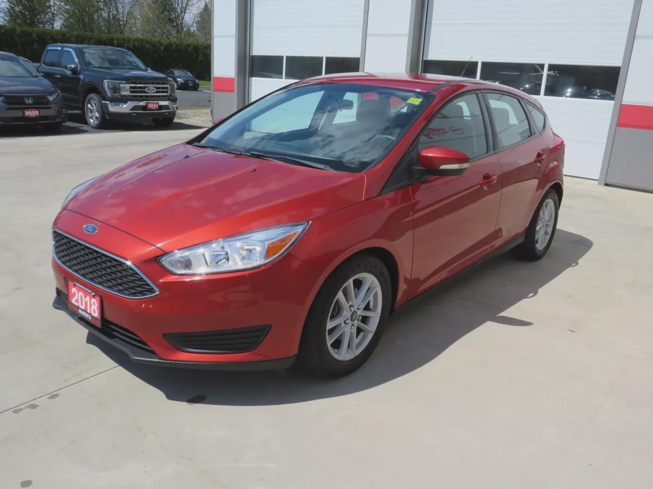 2018 Ford Focus SE | Clean Title No Accidents | Alloy Rims | Digital Touchscreen | Heated Seats | Reverse Camera | USB | Photo