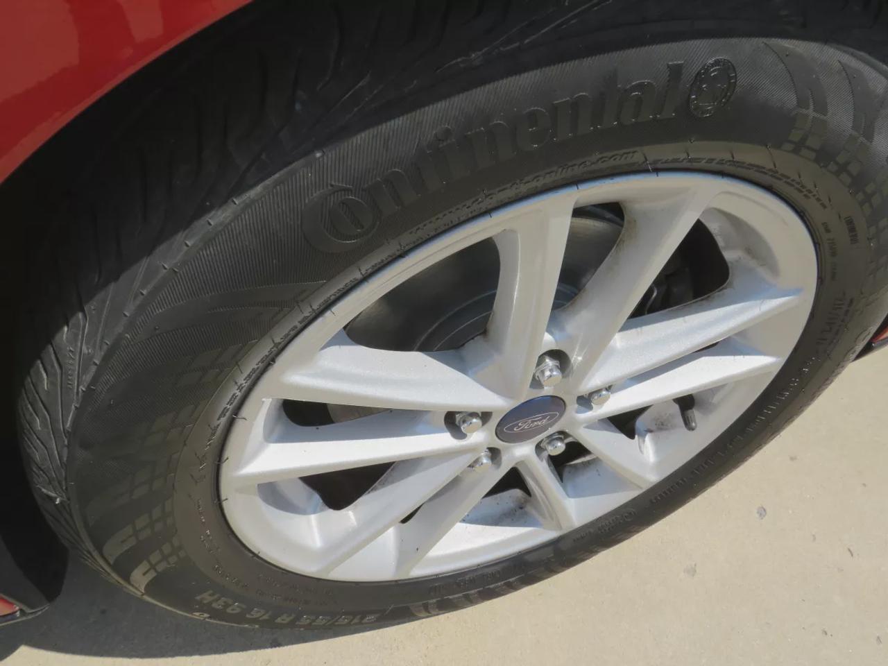2018 Ford Focus SE | Clean Title No Accidents | Alloy Rims | Digital Touchscreen | Heated Seats | Reverse Camera | USB | Photo