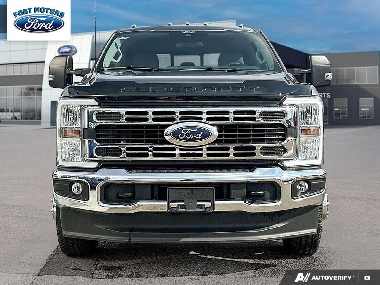 2026 Ford SUPER DUTY F-350 DRW XLT Photo1