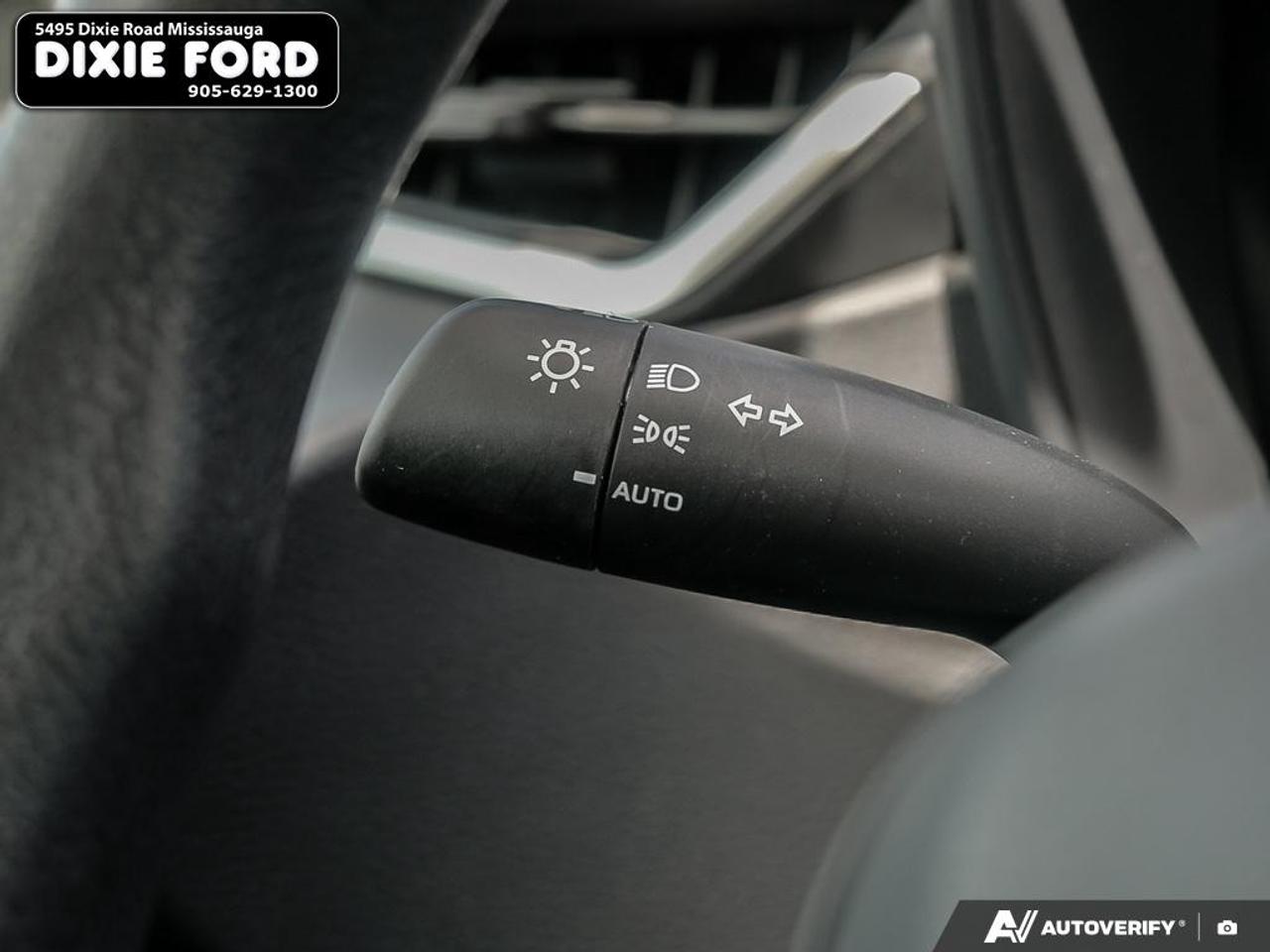 2025 Toyota Corolla Hybrid LE Photo