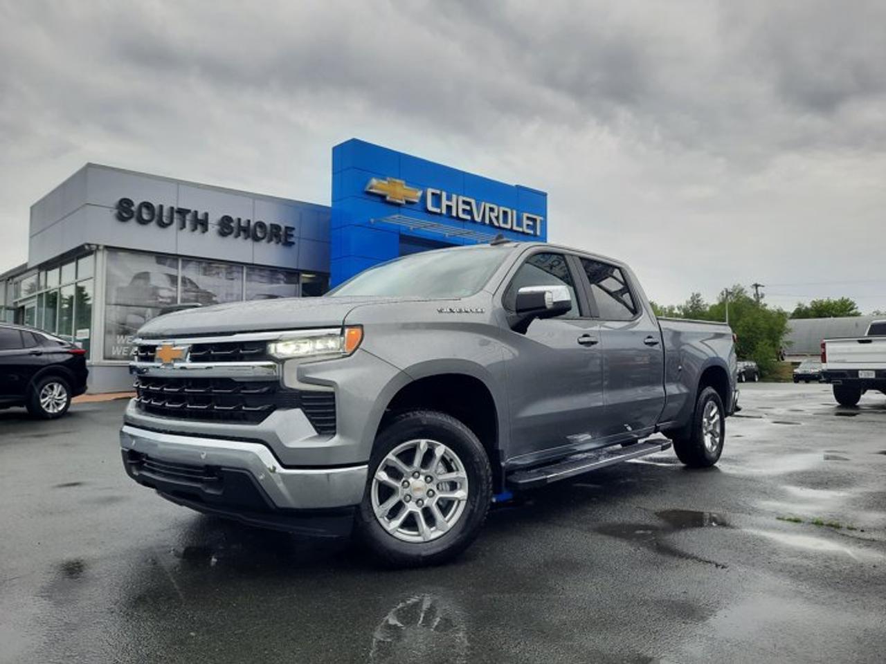 4WD Crew Cab 157 LT, 10-Speed Automatic w/Paddle Shifters, Gas V8 5.3L/325