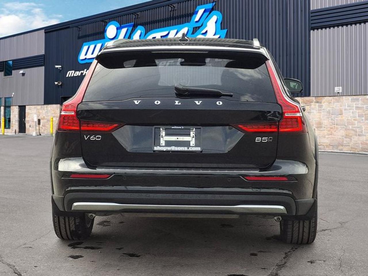 2025 Volvo V60 Cross Country Core AWD | Leather | Sunroof | Heated Seats | Power Seat | Rear Camera | and More ! Photo3