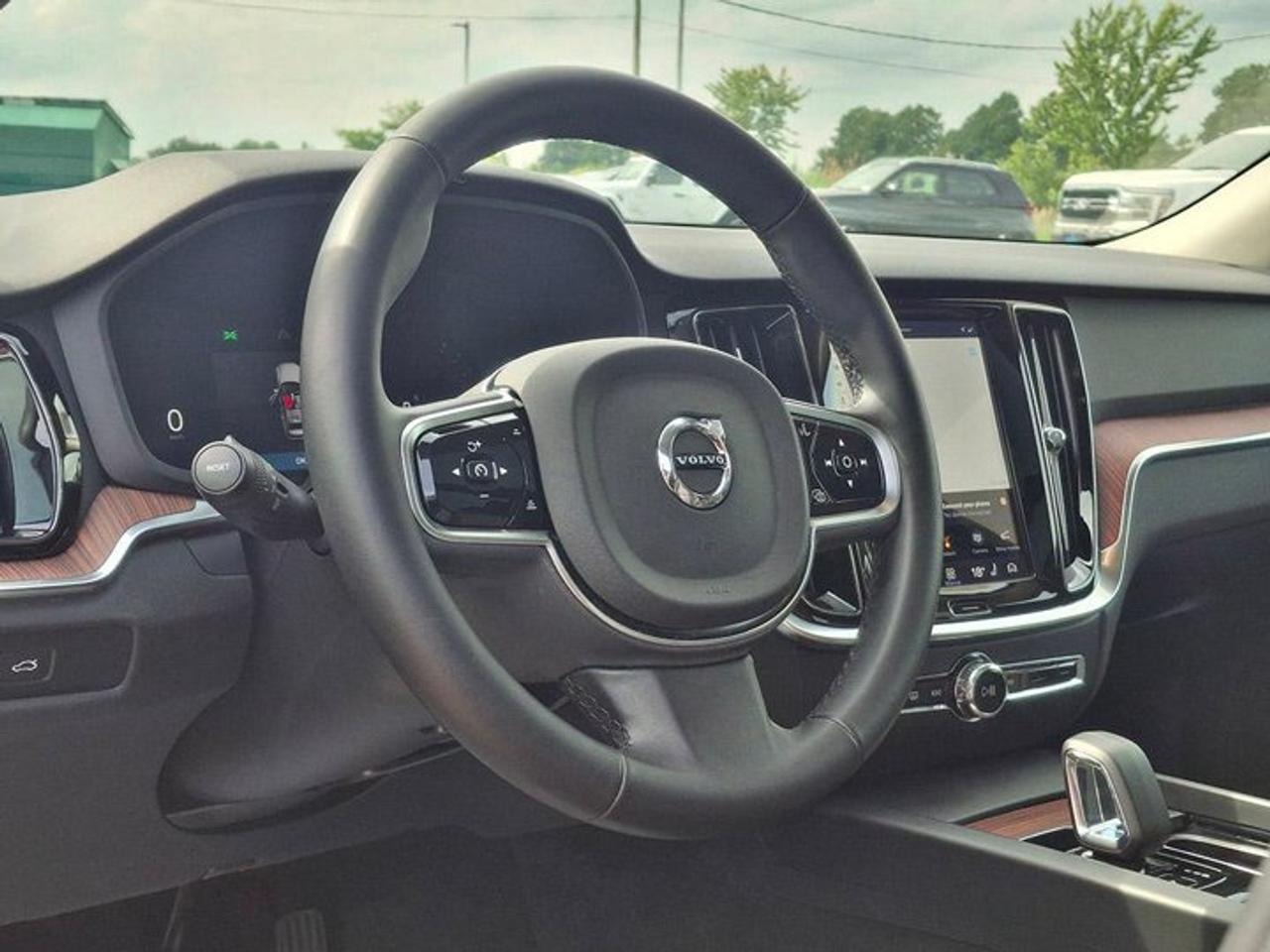 2025 Volvo V60 Cross Country Core AWD | Leather | Sunroof | Heated Seats | Power Seat | Rear Camera | and More ! Photo