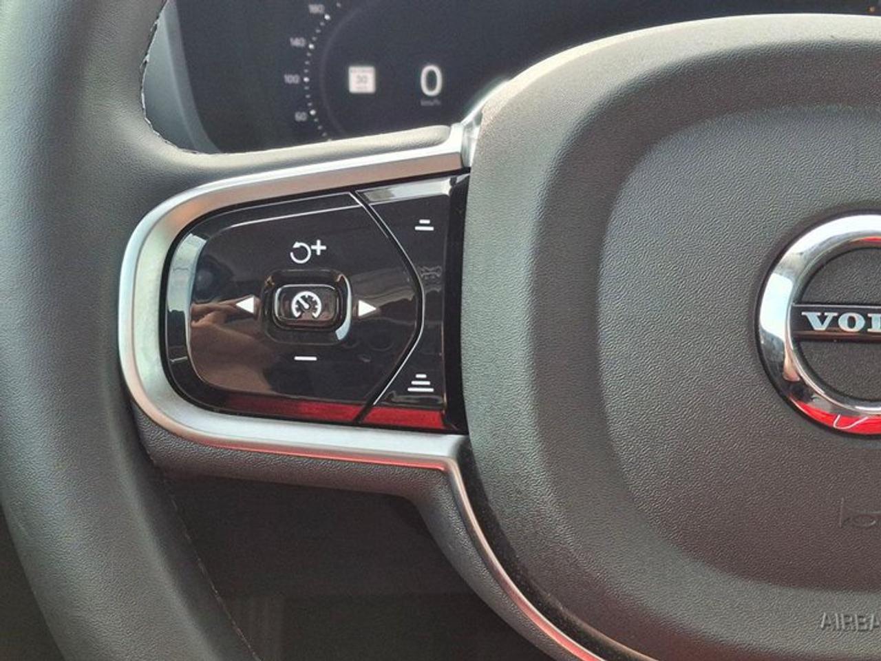 2025 Volvo V60 Cross Country Core AWD | Leather | Sunroof | Heated Seats | Power Seat | Rear Camera | and More ! Photo